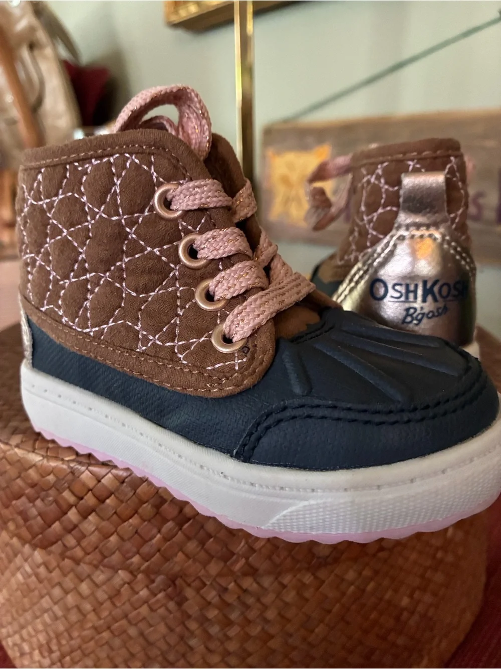 OshKosh B'gosh Duck boots Brown, Pink & Navy Quilted Lace-Up Kids Sneakers - 4